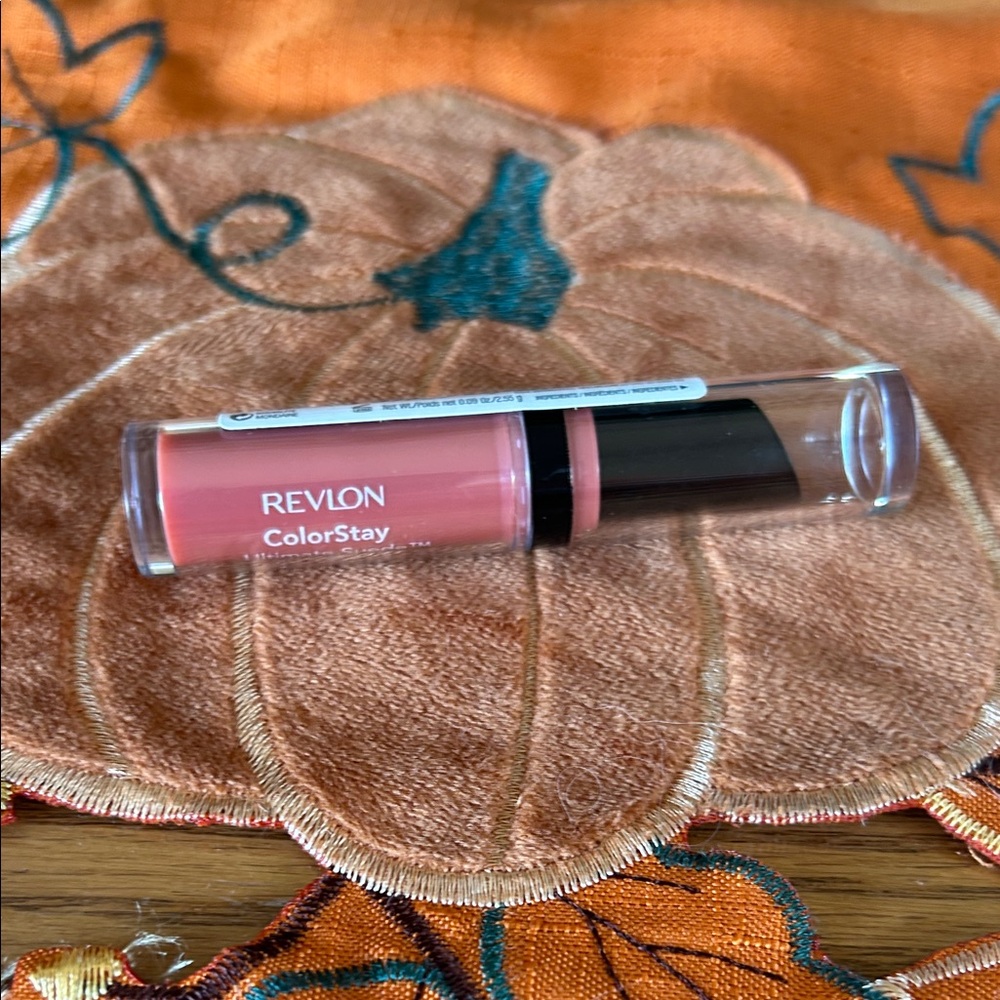 Revlon ColorStay Ultimate Suede Lipstick in 025 Socialite, NWT